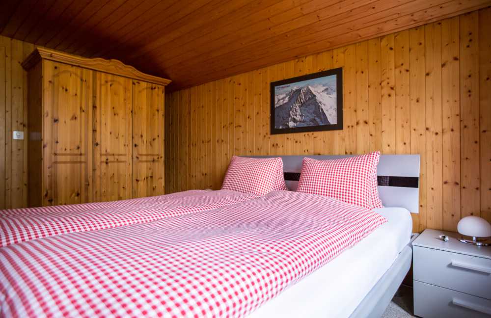 Schlafzimmer mit Doppelbett